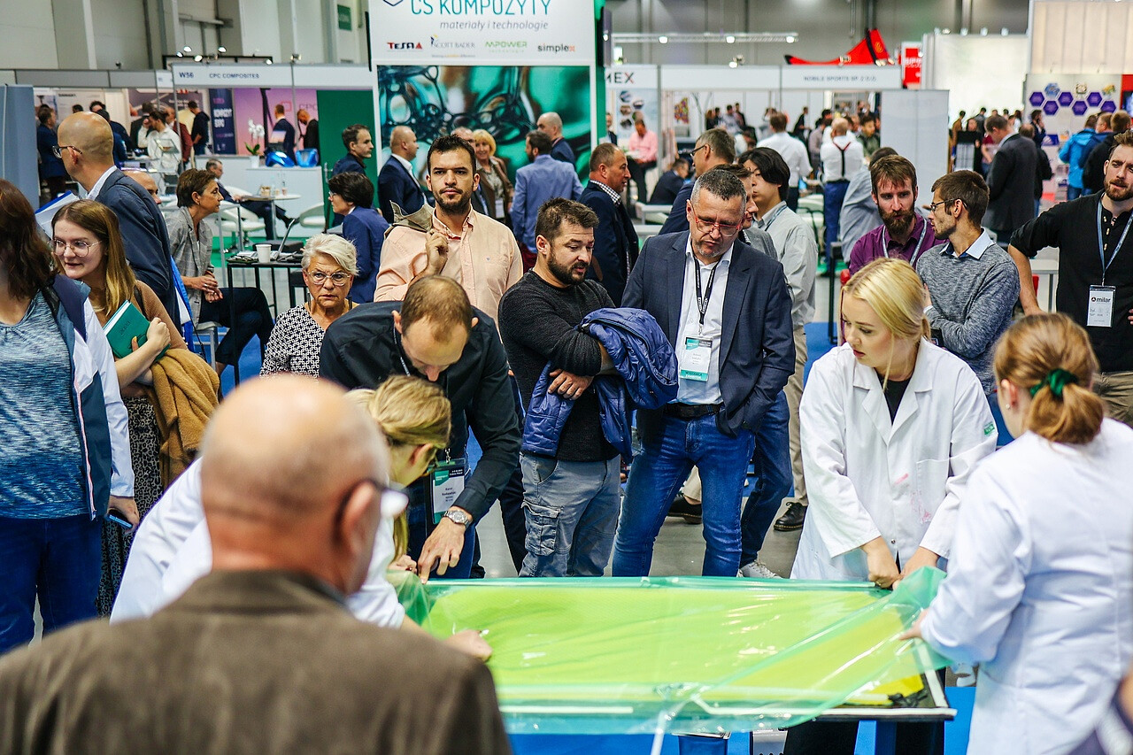 targi-kompozyt-expo-strefa-pokazow-2023.jpg [460.49 KB]